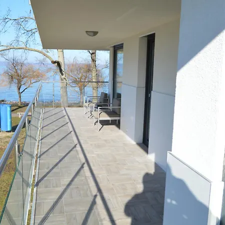 Ezuestpart Granada 4 Koezvetlen Vizparti Luxus Apartament
