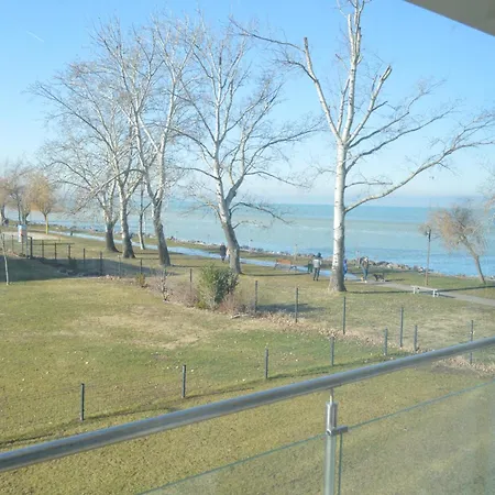 Ezuestpart Granada 4 Koezvetlen Vizparti Luxus Apartament Siófok
