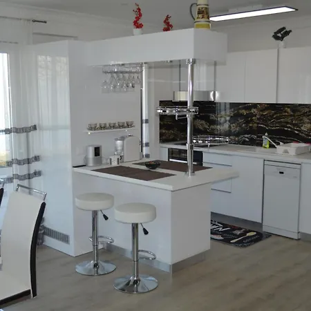Ezuestpart Granada 4 Koezvetlen Vizparti Luxus Siófok