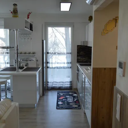 Ezuestpart Granada 4 Koezvetlen Vizparti Luxus Apartment Siofok