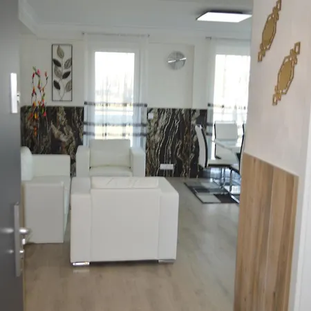 Ezuestpart Granada 4 Koezvetlen Vizparti Luxus * Siofok