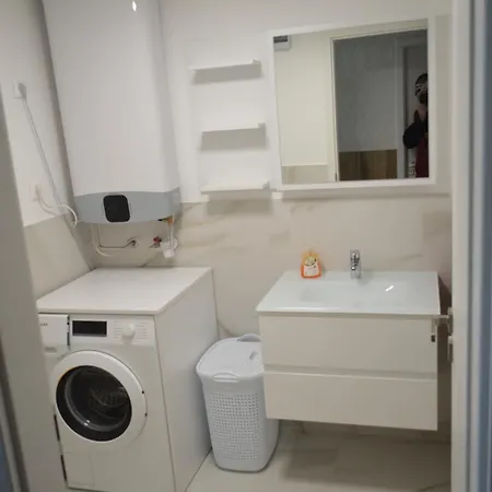 Apartment Ezuestpart Granada 4 Koezvetlen Vizparti Luxus