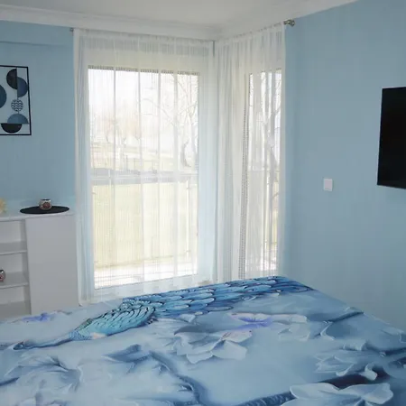 Ezuestpart Granada 4 Koezvetlen Vizparti Luxus Apartmán *