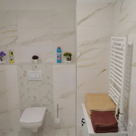 Ezuestpart Granada 4 Koezvetlen Vizparti Luxus Apartament *