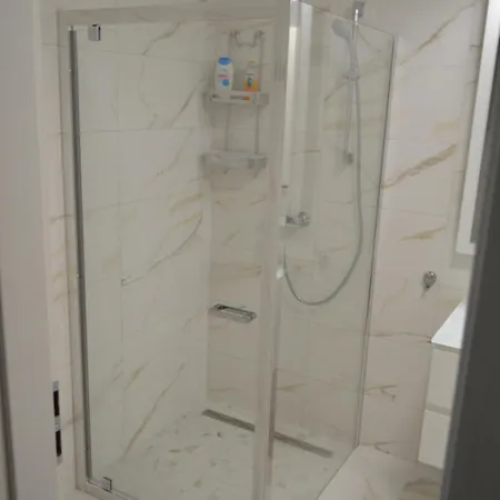 Ezuestpart Granada 4 Koezvetlen Vizparti Luxus Apartment Siofok